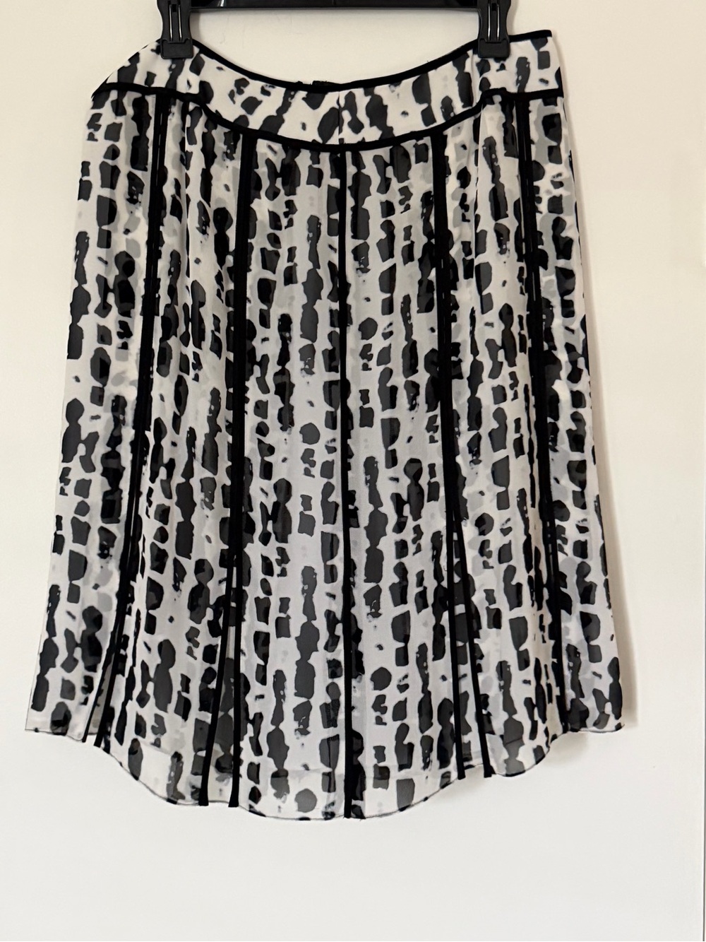 Carlisle Black and White “Dalmatian” Printed Pleated Midi Skirt -Sz-10